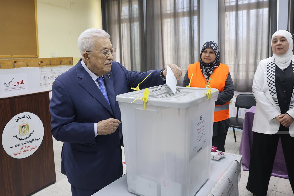 <strong>أخبار غزة الآن.. إدلاء الرئيس الفلسطيني بصوته في الانتخابات </strong>