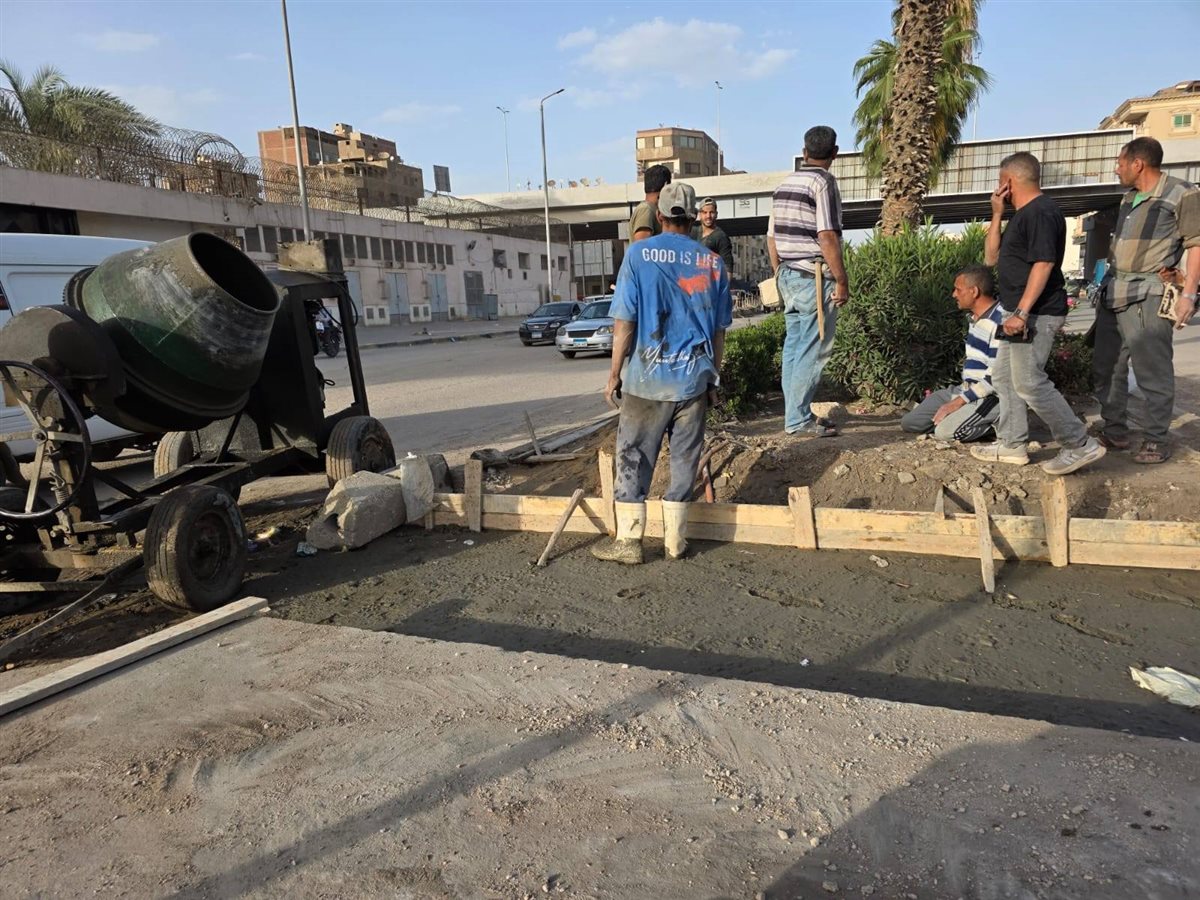 جانب من تركيب الحواجز الخرسانية&nbsp;