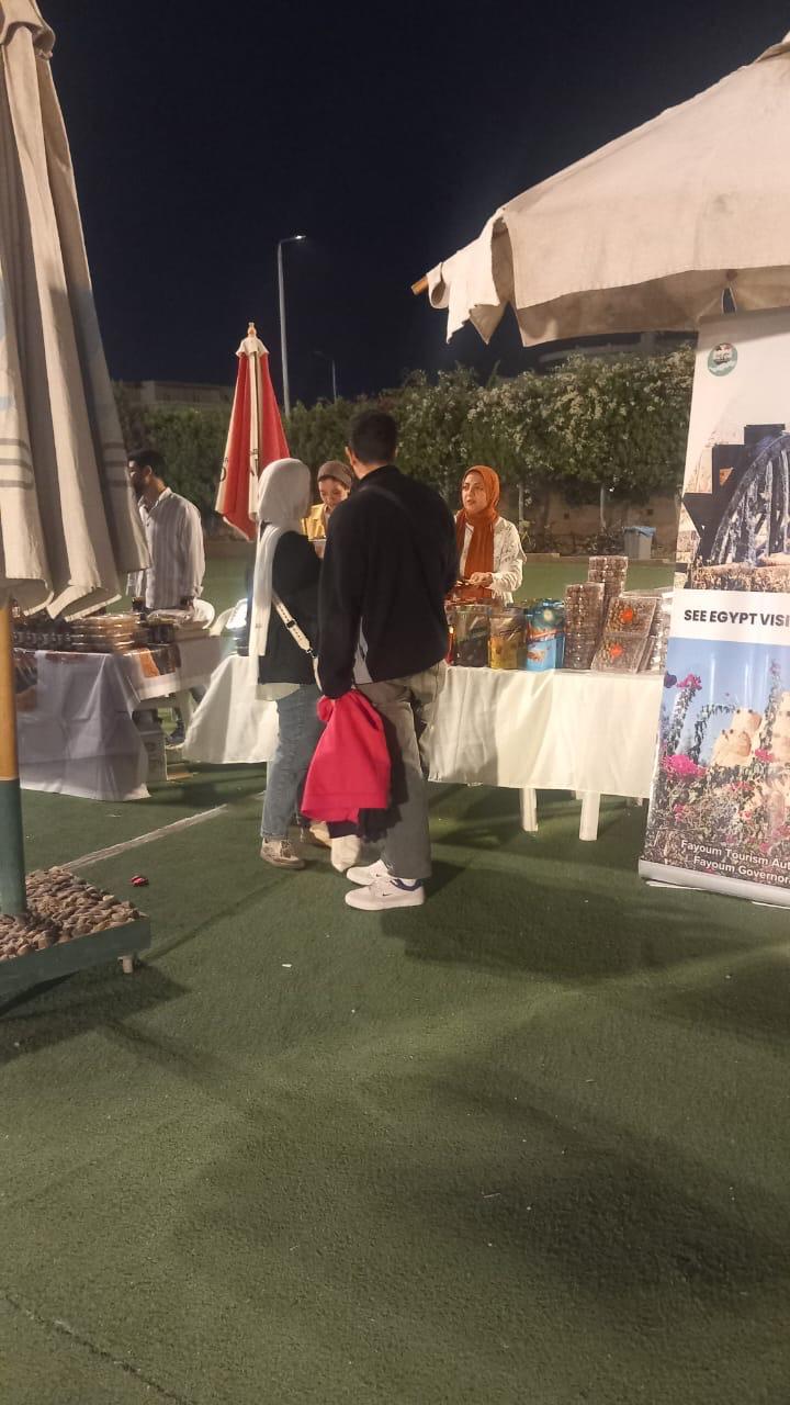معرض للحرف اليدوية والتراثية الفيومية بنادي هليوبوليس بالقاهرة
