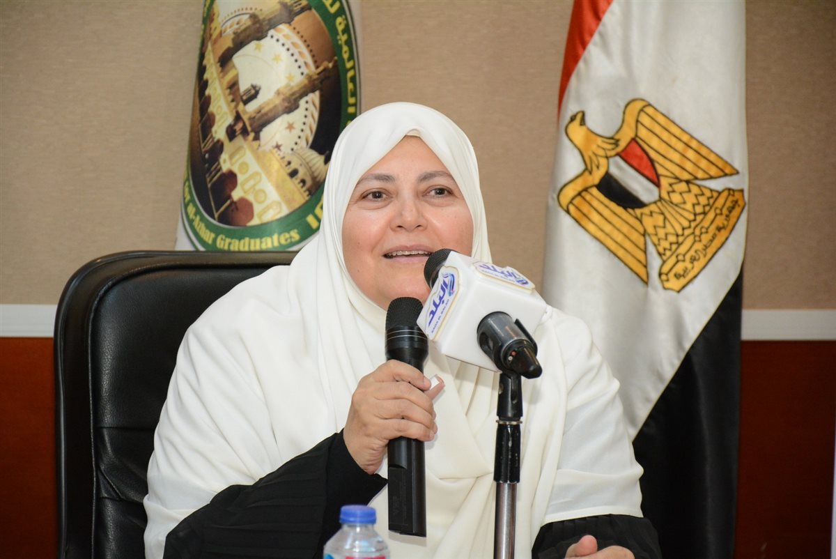 الدكتورة فيروز أبو العينين