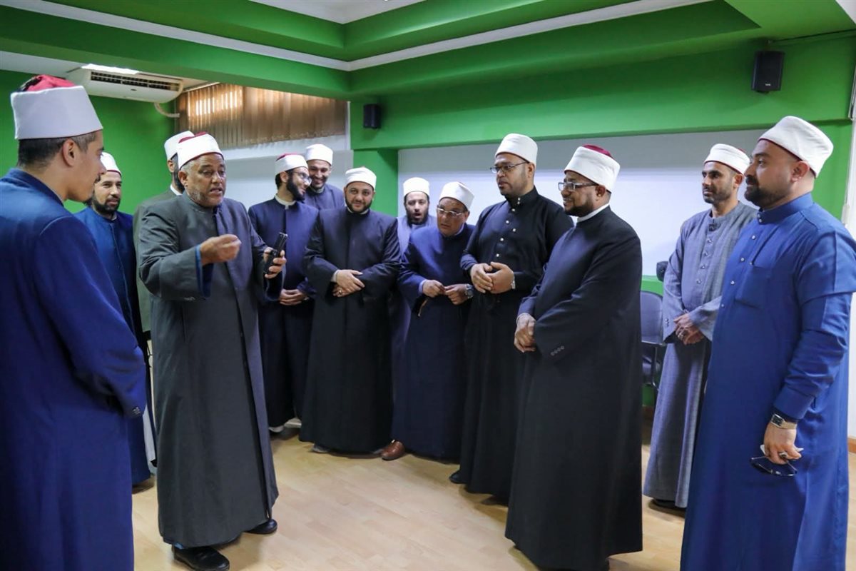 جانب من جولة أمين عام مجمع البحوث
