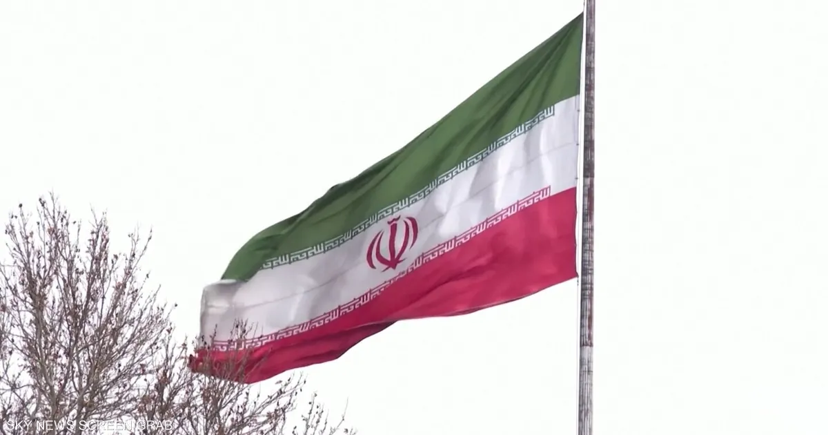 طهران تلوح بفرض رسوم على عابرات هرمز ردًا على واشنطن وتل أبيب