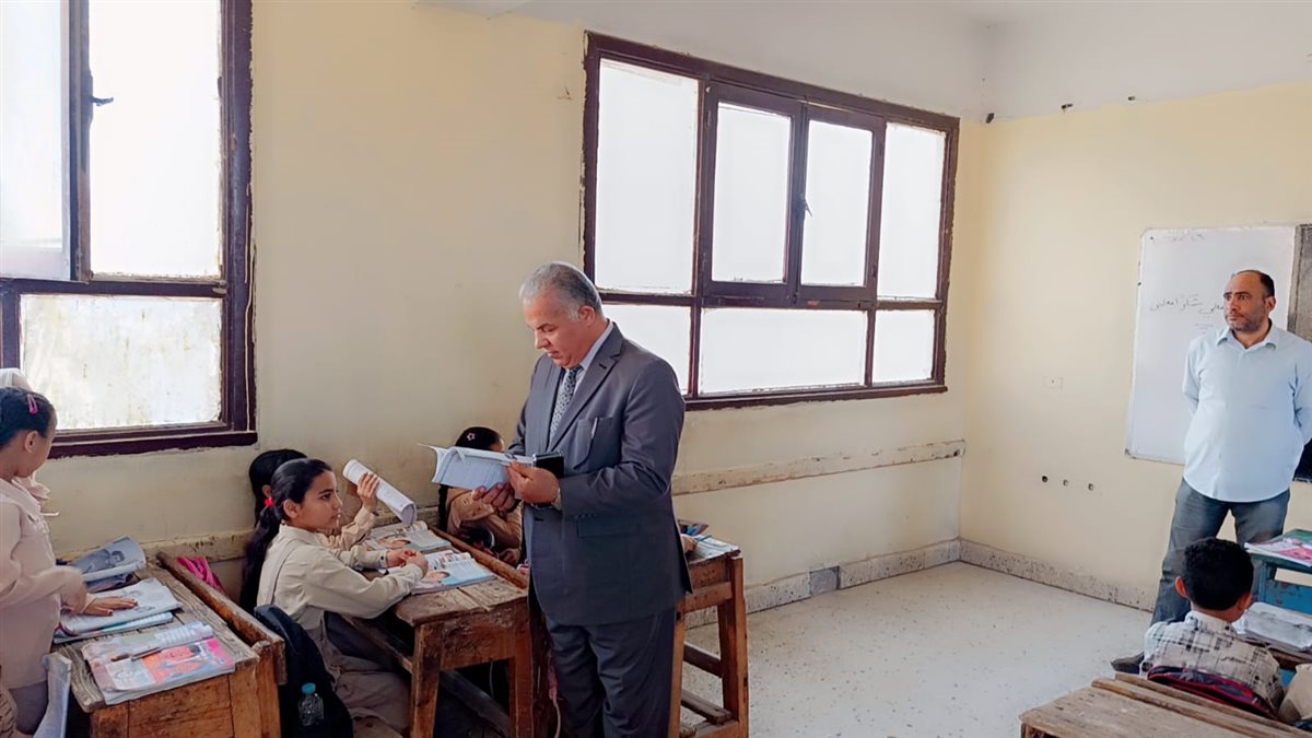 جولة ميدانية لمدير تعليم الفيوم لمتابعة انضباط العملية التعليمية بمدارس فيديمين بسنورس
