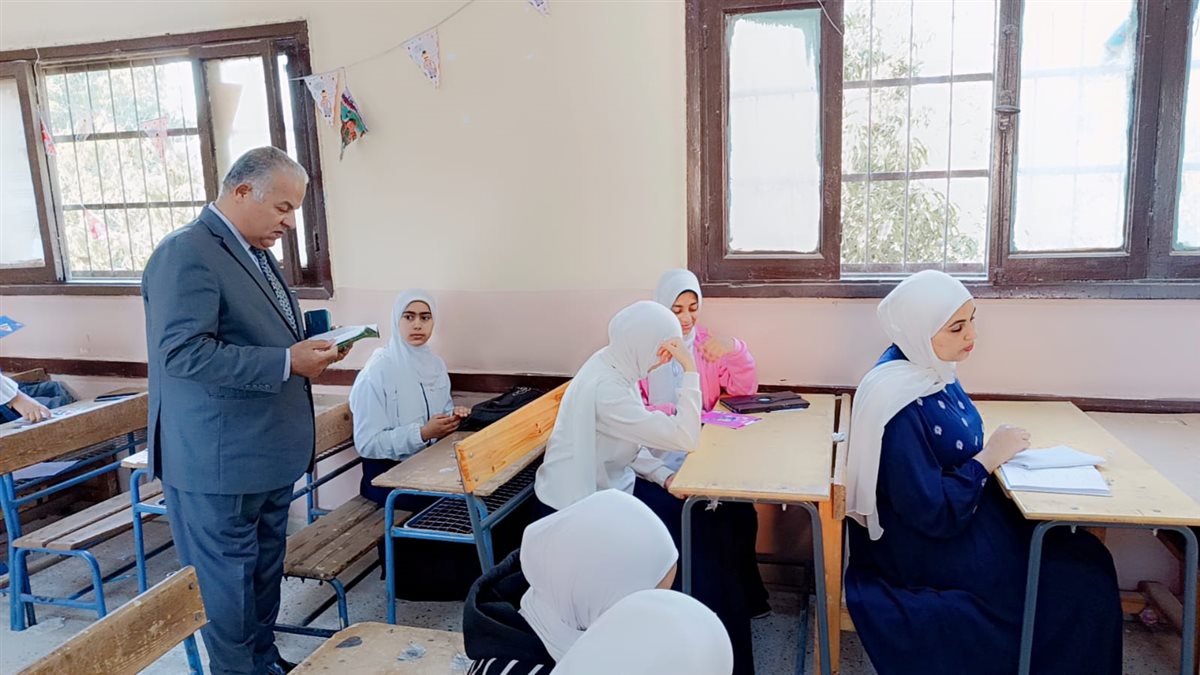 جولة ميدانية لمدير تعليم الفيوم لمتابعة انضباط العملية التعليمية بمدارس فيديمين بسنورس