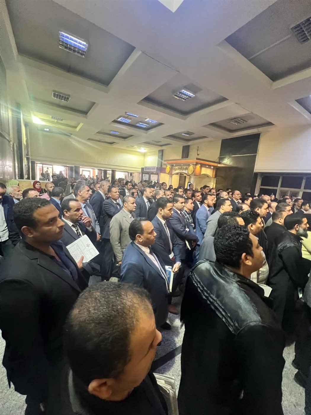 محاموالفيوم ينظمون وقفة احتاجية أعتراضًا على زيادة الرسوم القضائية