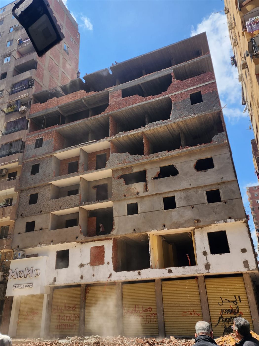 إزالة عقار مخالف في عين شمس