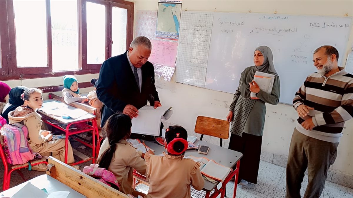 كريم طالبات مدرسة العزب الإعدادية المشتركة الفائزات بحفظ القرأن