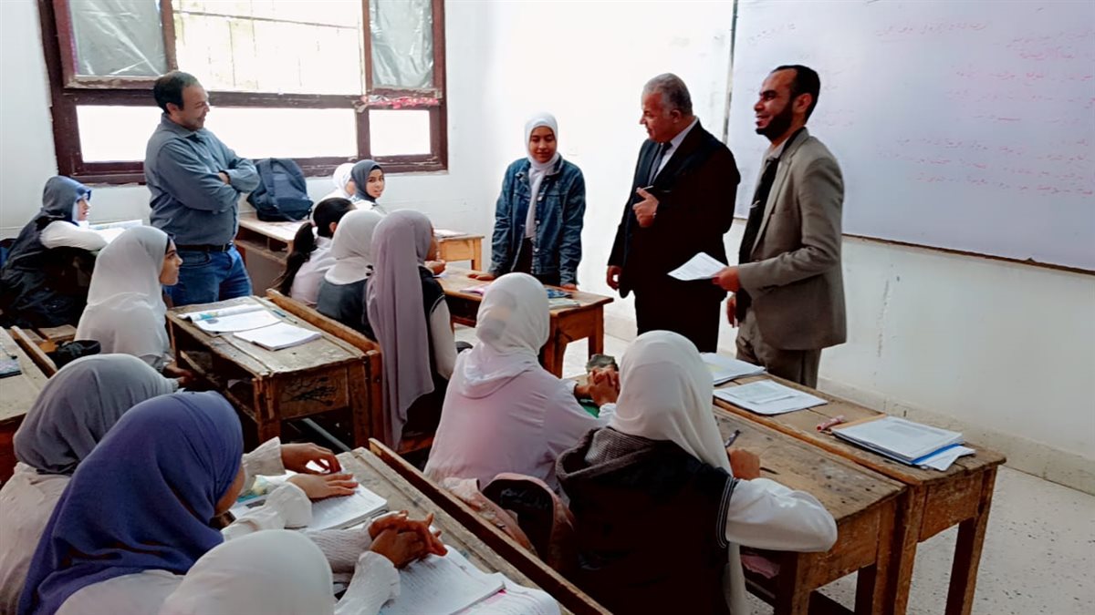كريم طالبات مدرسة العزب الإعدادية المشتركة الفائزات بحفظ القرأن
