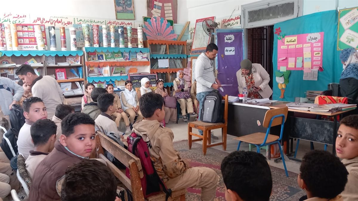 كريم طالبات مدرسة العزب الإعدادية المشتركة الفائزات بحفظ القرأن