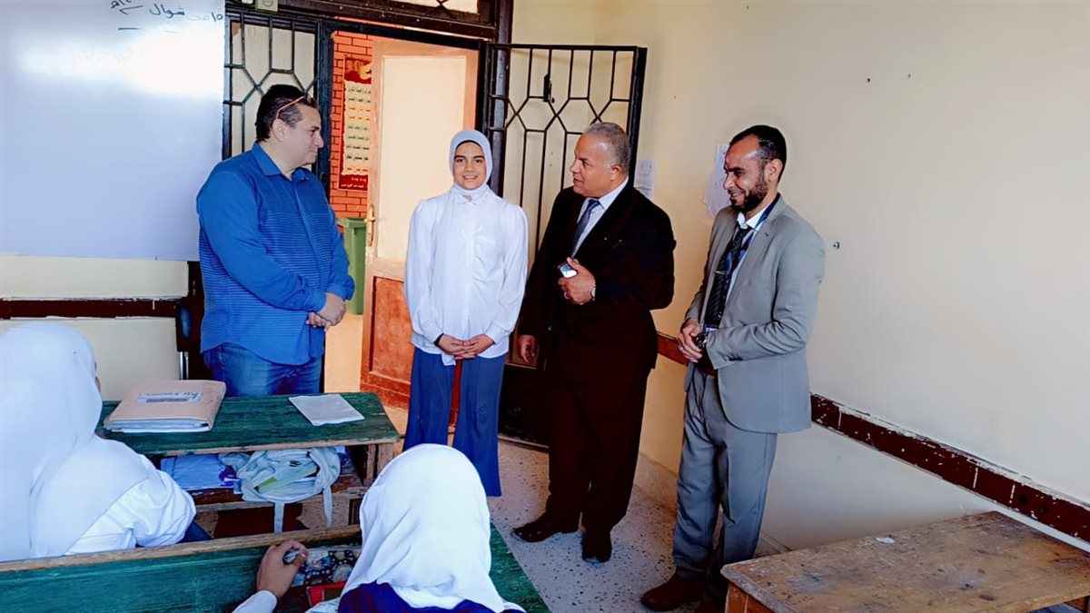 كريم طالبات مدرسة العزب الإعدادية المشتركة الفائزات بحفظ القرأن
