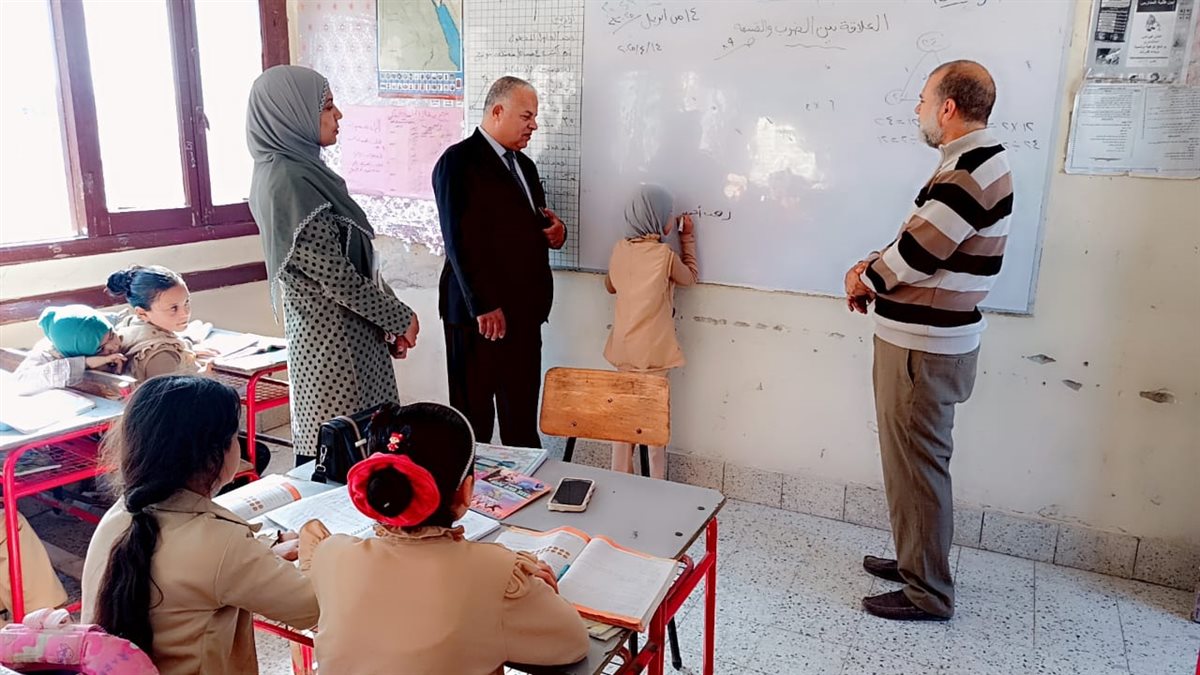 كريم طالبات مدرسة العزب الإعدادية المشتركة الفائزات بحفظ القرأن