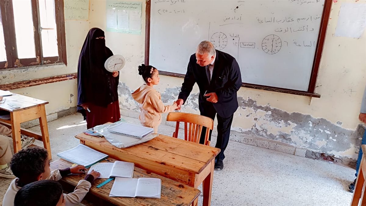 كريم طالبات مدرسة العزب الإعدادية المشتركة الفائزات بحفظ القرأن