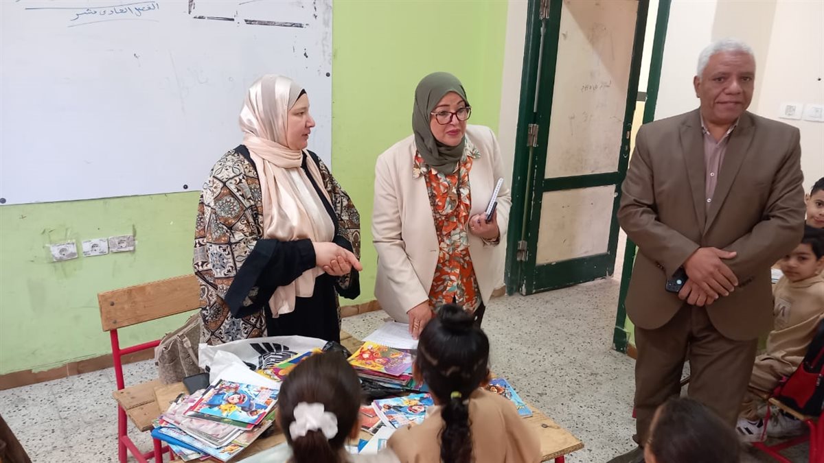 كريم طالبات مدرسة العزب الإعدادية المشتركة الفائزات بحفظ القرأن