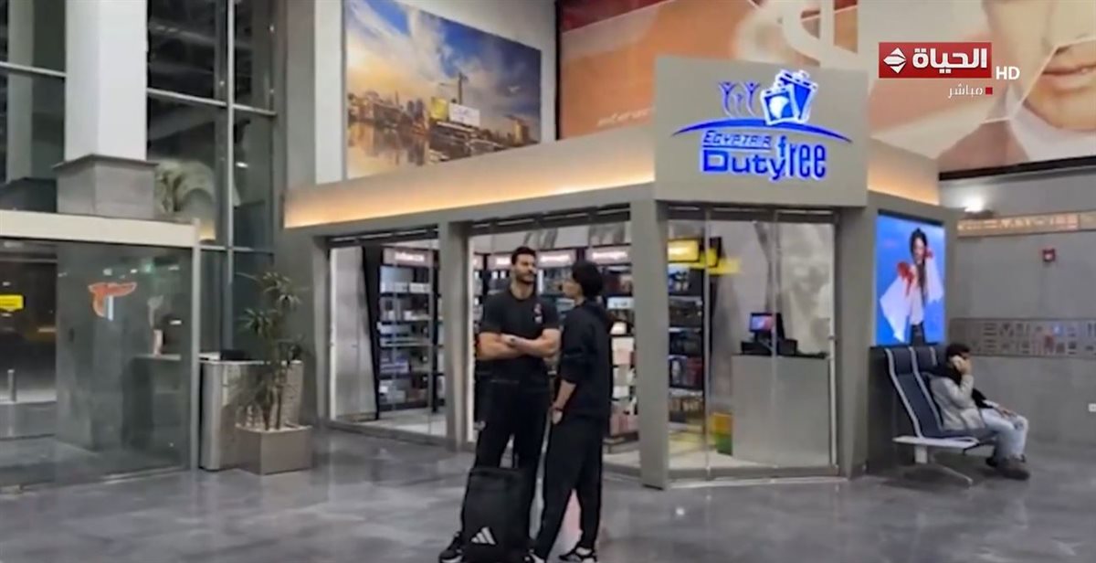 <strong>بعثة الأهلي في مطار القاهرة </strong>