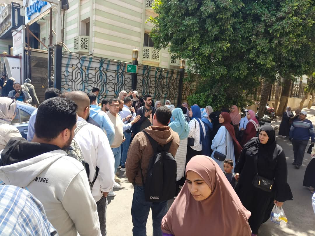 وقفة احتجاجية لأوائل الخريجين بجامعة الأزهر