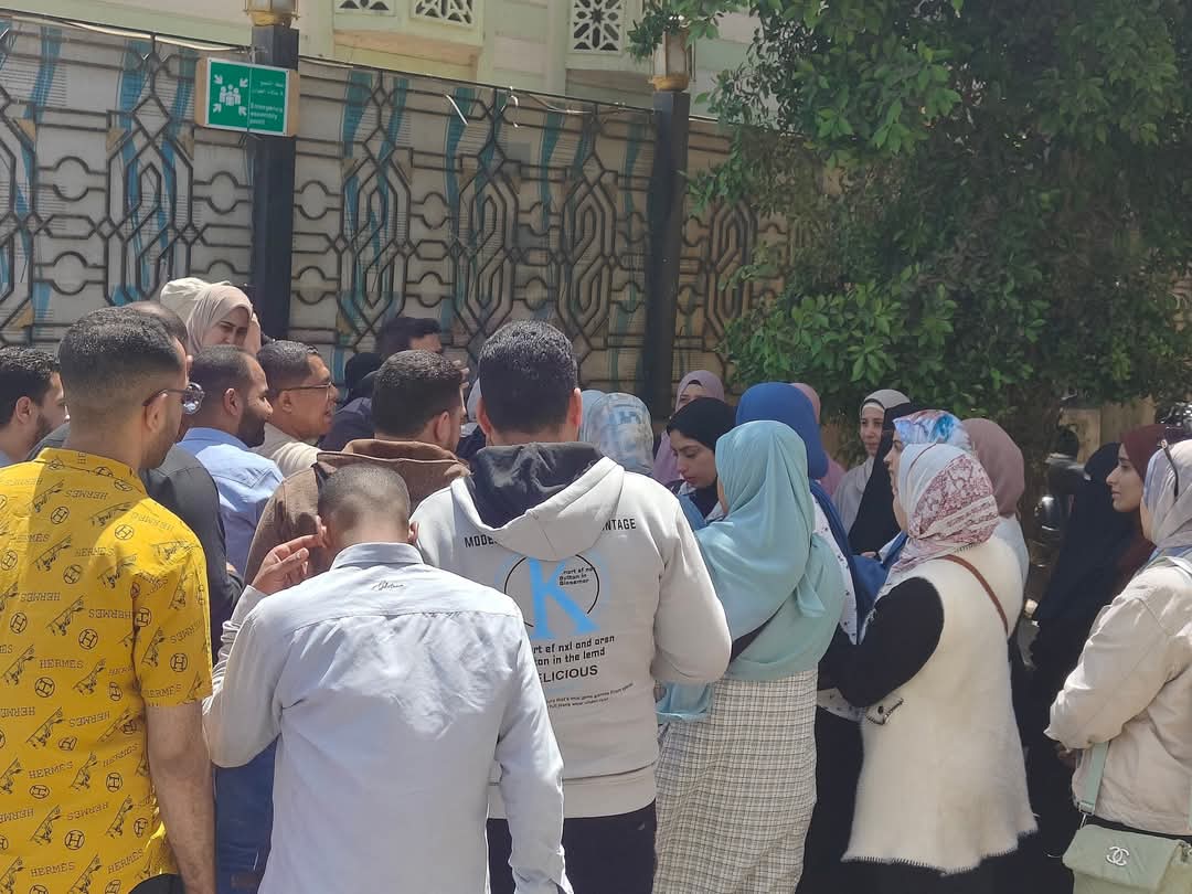 وقفة احتجاجية لأوائل الخريجين بجامعة الأزهر