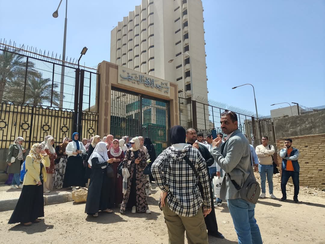 وقفة احتجاجية لأوائل الخريجين بجامعة الأزهر