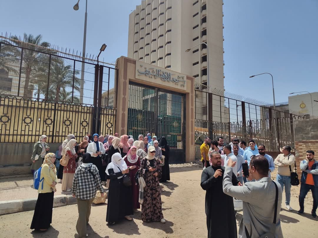 وقفة احتجاجية لأوائل الخريجين بجامعة الأزهر