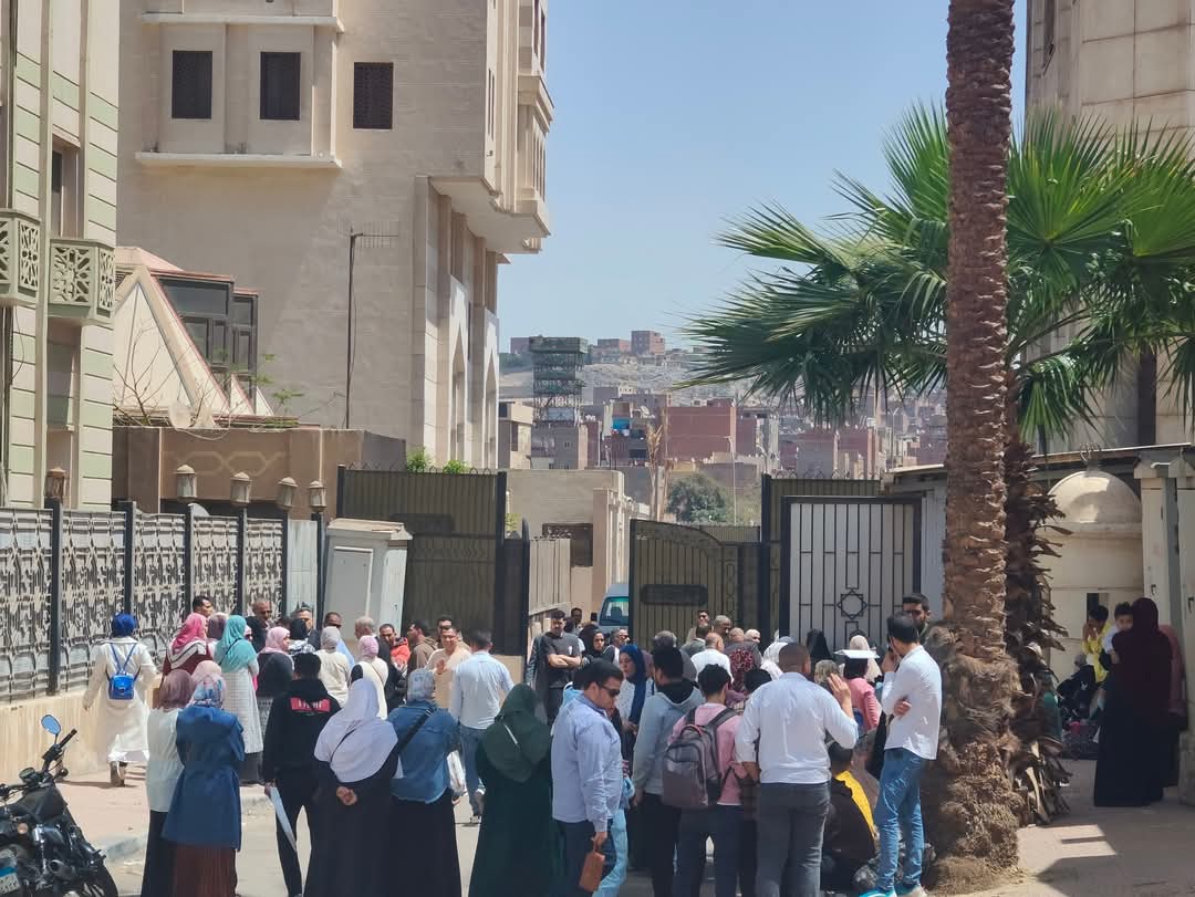 وقفة احتجاجية لأوائل الخريجين بجامعة الأزهر