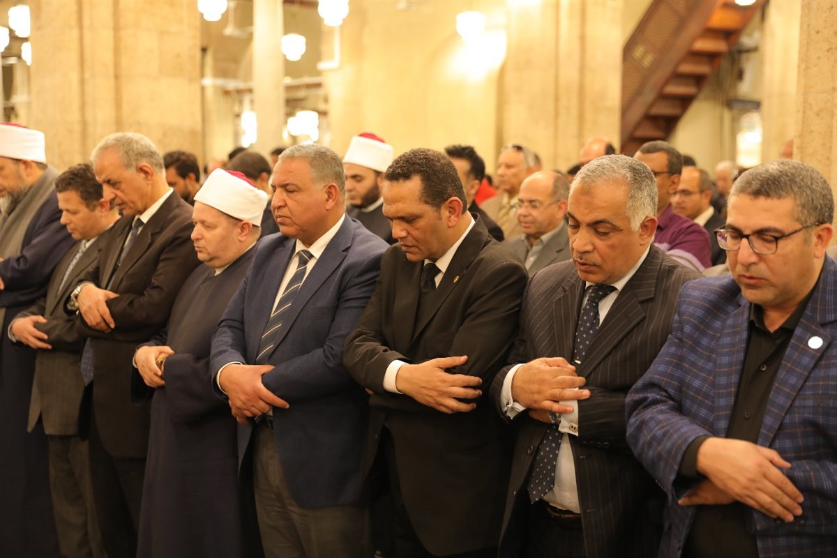 صلاة الجنازة على والدة الدكتور سيد بكري