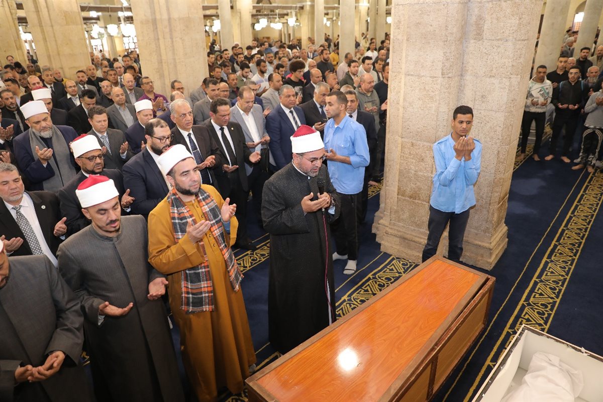 صلاة الجنازة على والدة الدكتور سيد بكري