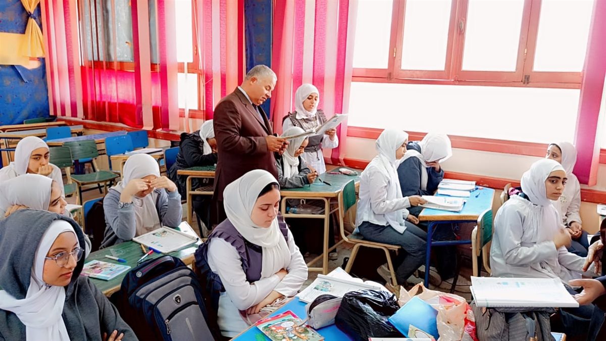 جولة ميدانية لمتابعة انضباط العملية التعليمية بمدارس غرب وشرق الفيوم