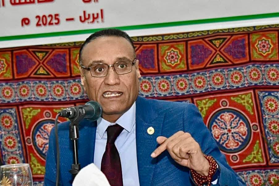 عميد كلية اللغة العربية