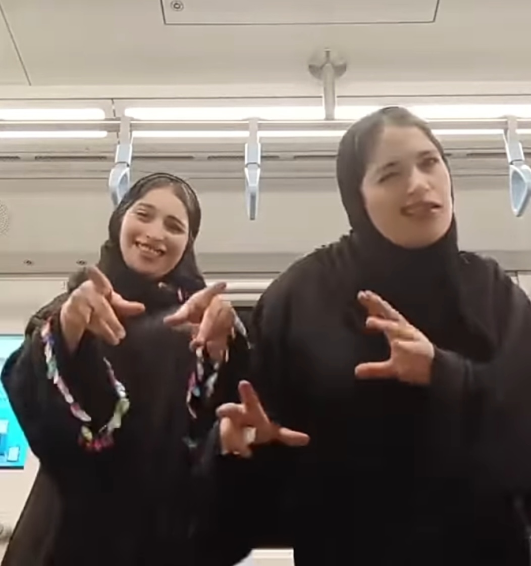 فتيات المترو