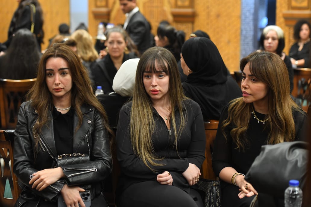نجوم الفن والغناء والإعلام يؤدون واجب العزاء في الفنان الراحل سليمان عيد