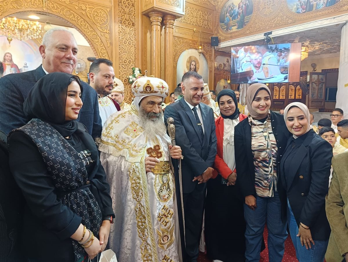 المسلمين يهنئون الانبا تادرس