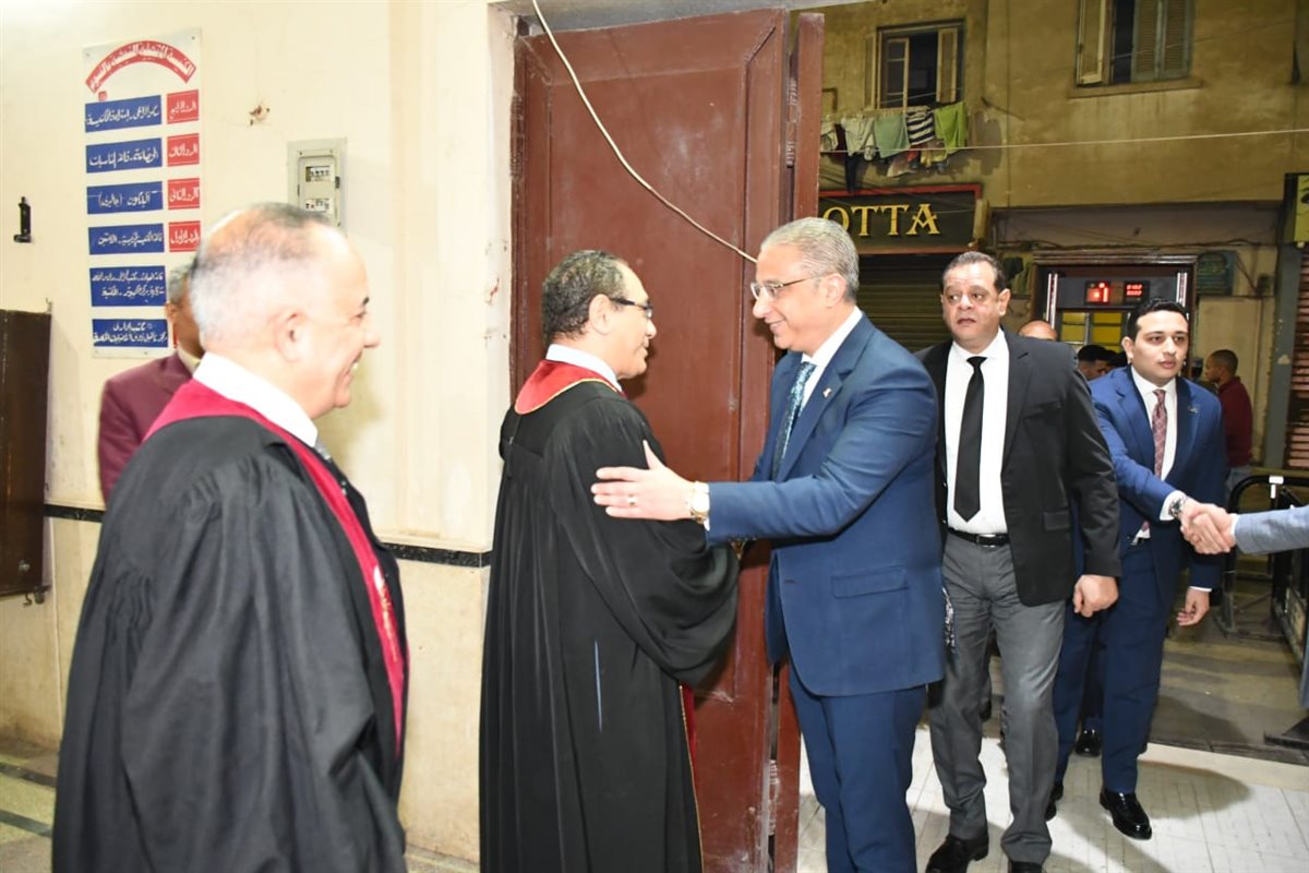 محافظ الفيوم يزور الكنائس لتقديم التهنئة للإخوة الأقباط بعيد القيامة المجيد