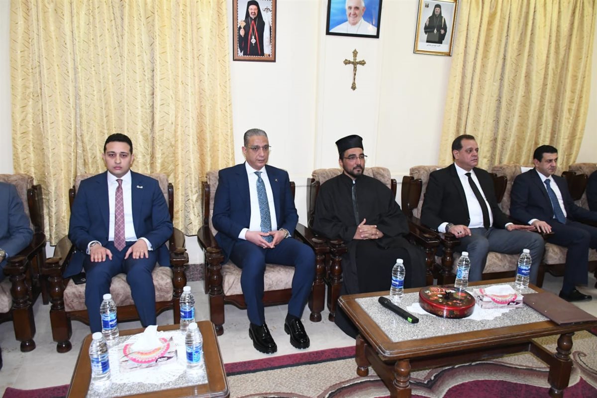 محافظ الفيوم يزور الكنائس لتقديم التهنئة للإخوة الأقباط بعيد القيامة المجيد