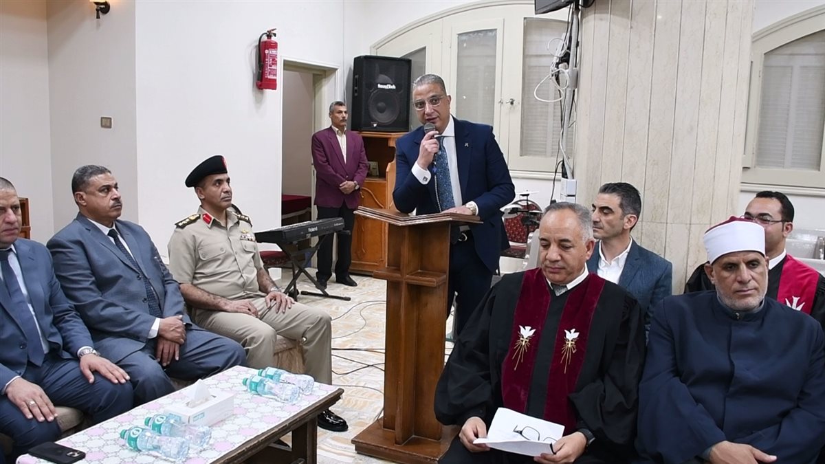 محافظ الفيوم يزور الكنائس لتقديم التهنئة للإخوة الأقباط بعيد القيامة المجيد