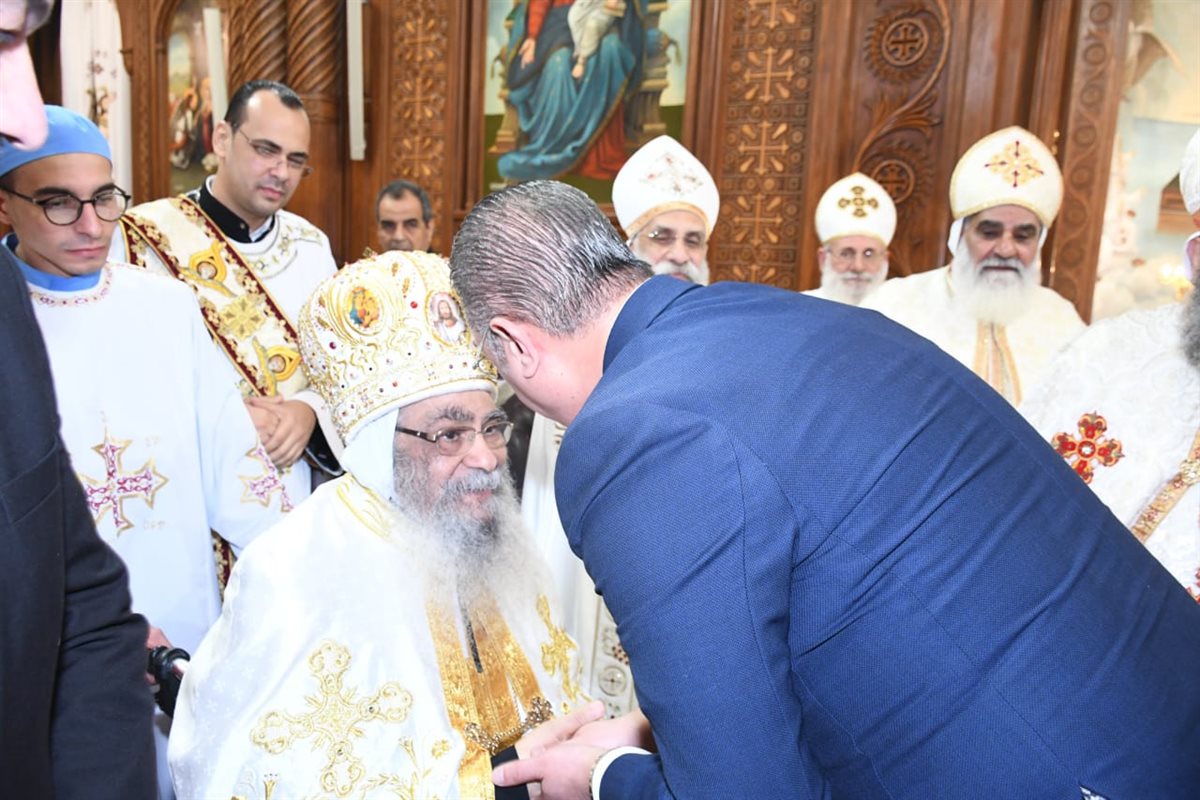 محافظ الفيوم يزور الكنائس لتقديم التهنئة للإخوة الأقباط بعيد القيامة المجيد