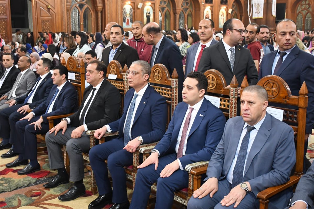 محافظ الفيوم يزور الكنائس لتقديم التهنئة للإخوة الأقباط بعيد القيامة المجيد