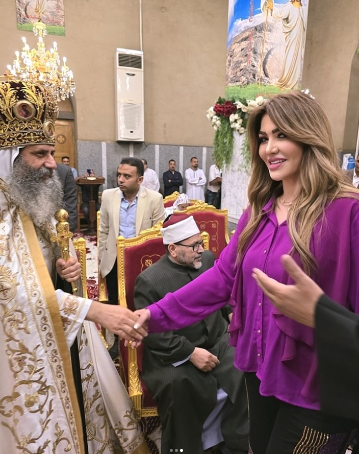 لقاء سويدان تشارك الأقباط الاحتفال بعيد القيامة المجيد من داخل دير المحرق