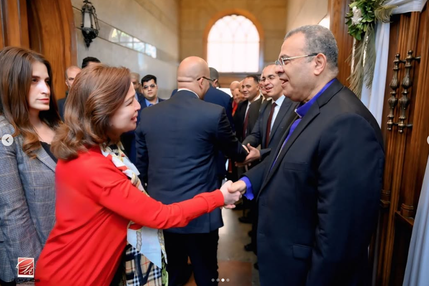 الفنانة إلهام شاهين تشارك في قداس عيد القيامة المجيد بالكنيسة الإنجيلية