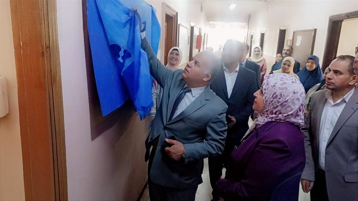 مدير تعليم الفيوم يكرم الموظفين المثاليين بديوان المديرية تقديراً لتميزهم وإخلاصهم في العمل