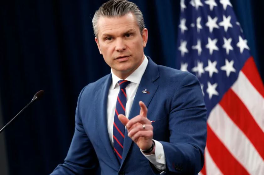 <strong>وزير الحرب الأمريكي</strong>