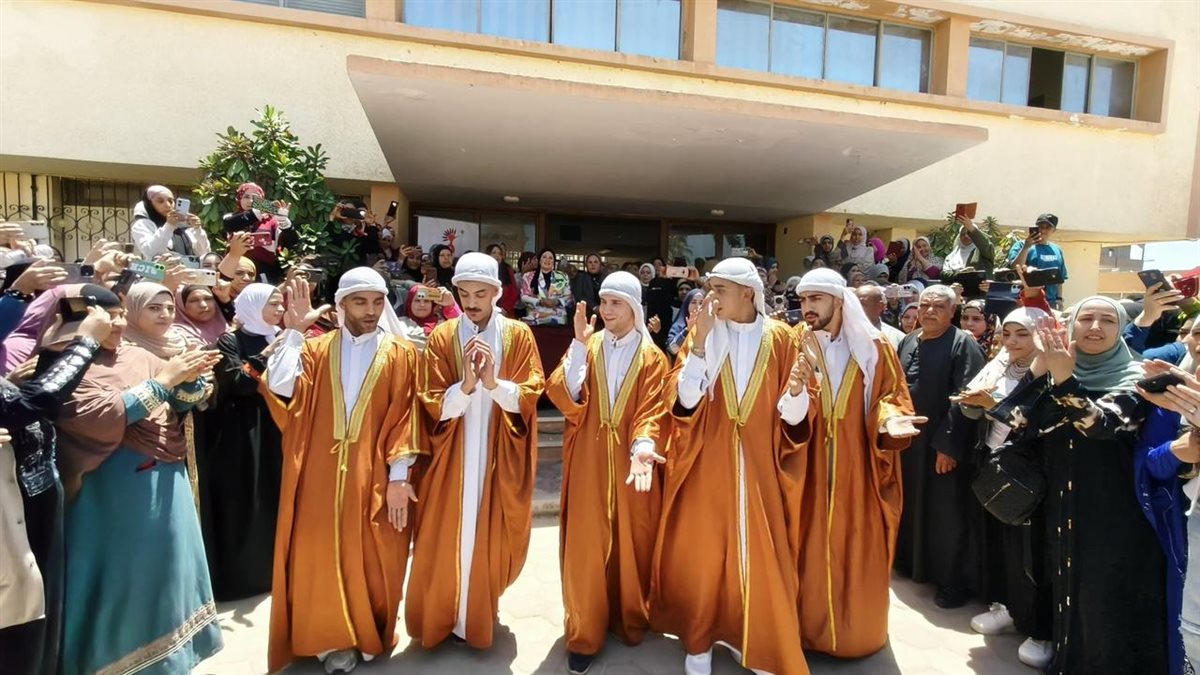 من قلب العزب… عمال الغزل والنسيج يحتفلون بعيدهم بين الفن والوعي ورسائل البناء”
