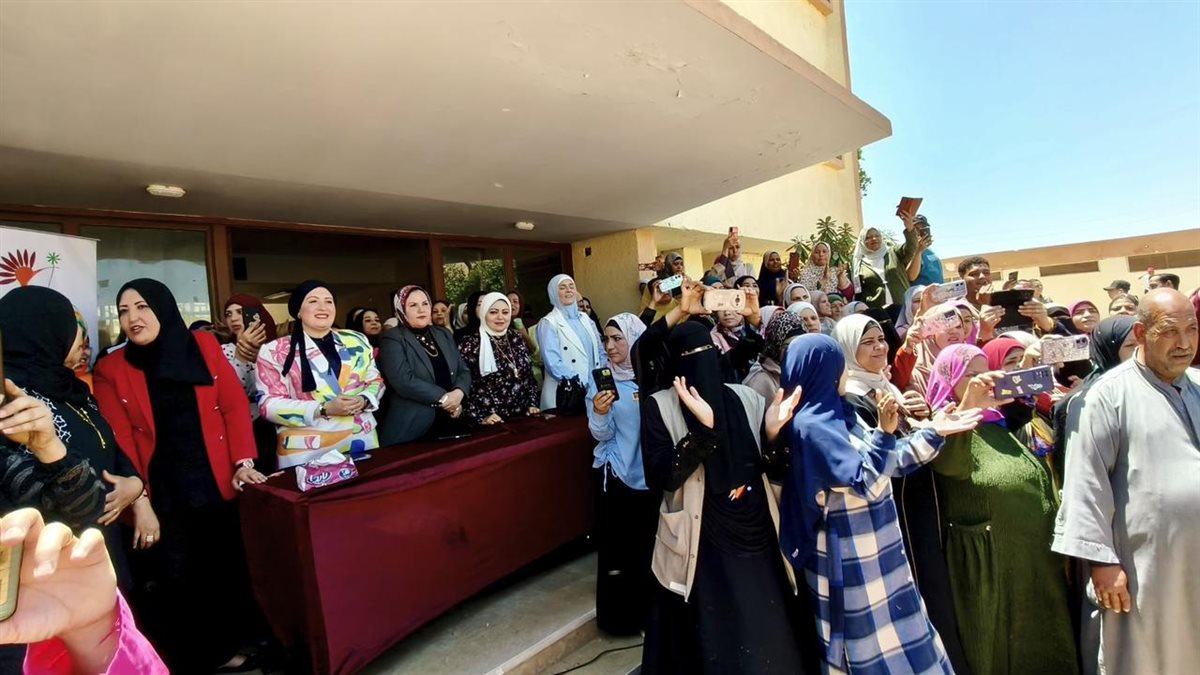 من قلب العزب… عمال الغزل والنسيج يحتفلون بعيدهم بين الفن والوعي ورسائل البناء”