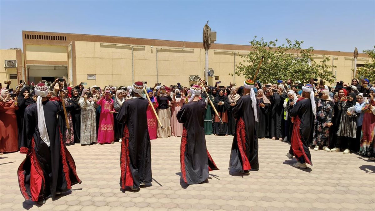 من قلب العزب… عمال الغزل والنسيج يحتفلون بعيدهم بين الفن والوعي ورسائل البناء”