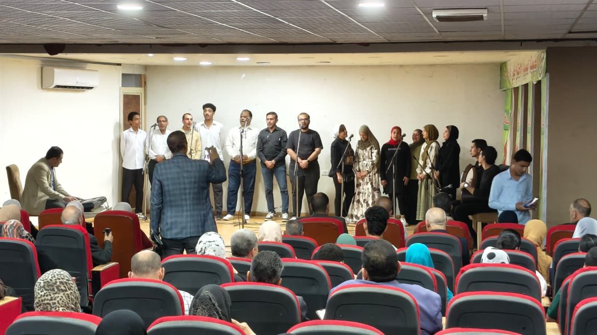 “سواعد تبني الوطن”.. ثقافة الفيوم تحتفي بعيد العمال بفقرات وطنية وفنية كبرى بنادي المحافظة