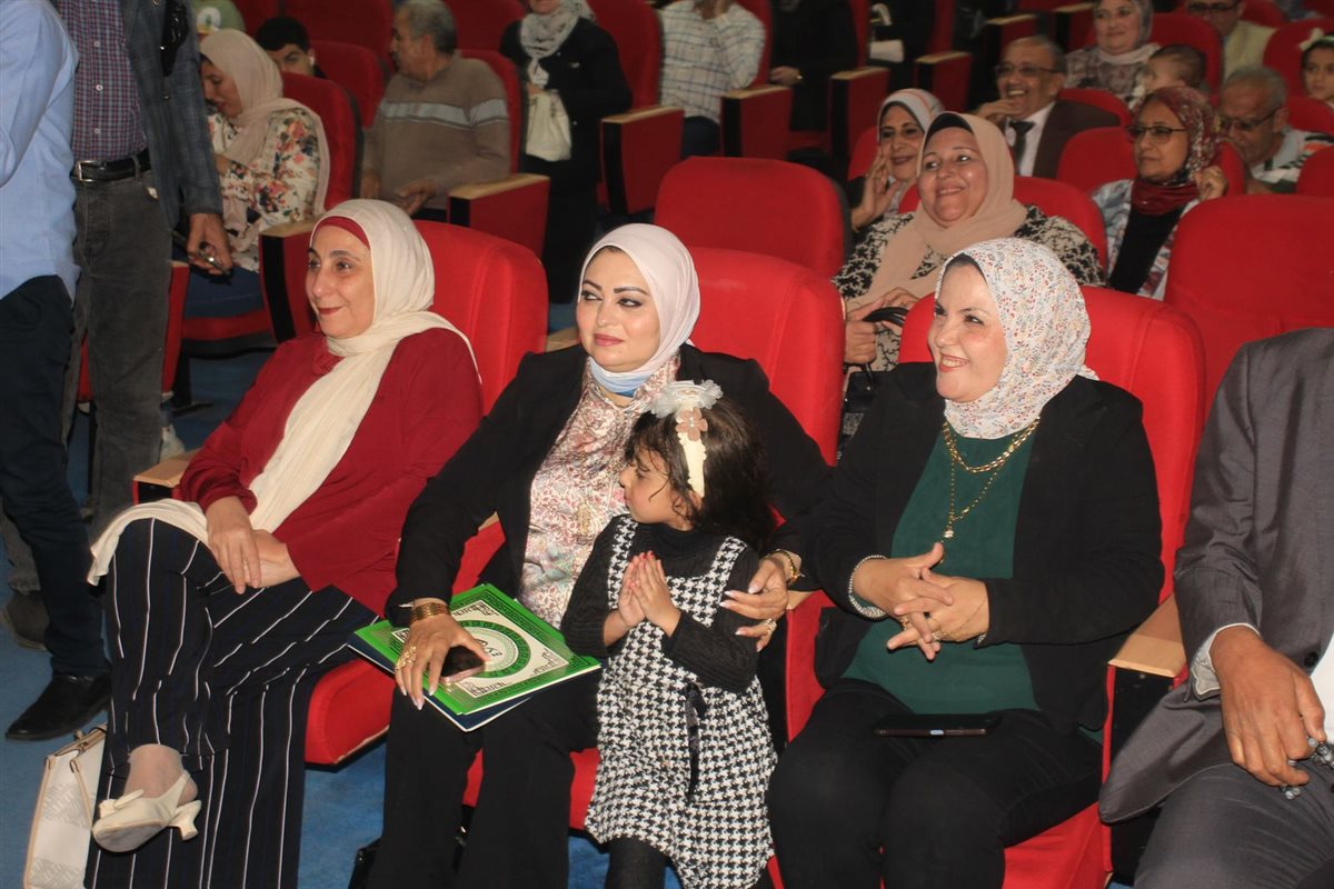 “سواعد تبني الوطن”.. ثقافة الفيوم تحتفي بعيد العمال بفقرات وطنية وفنية كبرى بنادي المحافظة