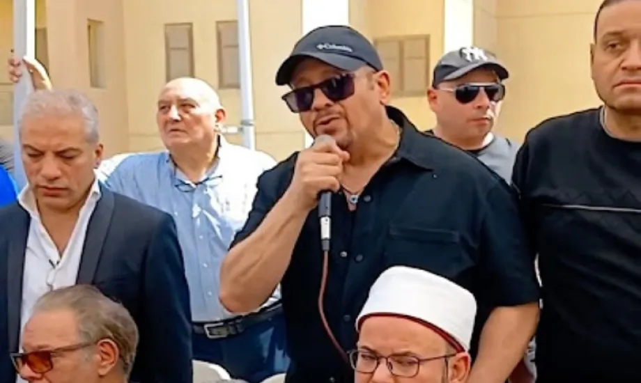 هشام عباس في دفن هاني شاكر