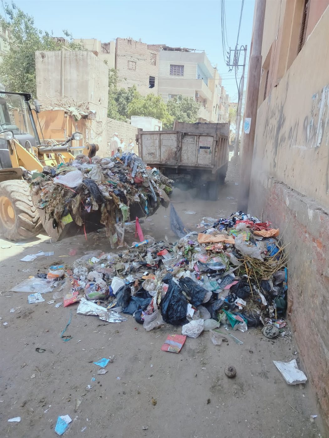 حملات مكثفة للنظافة ورفع الإشغالات وتحسين المظهر الحضاري بمراكز إطسا وسنورس ويوسف الصديق
