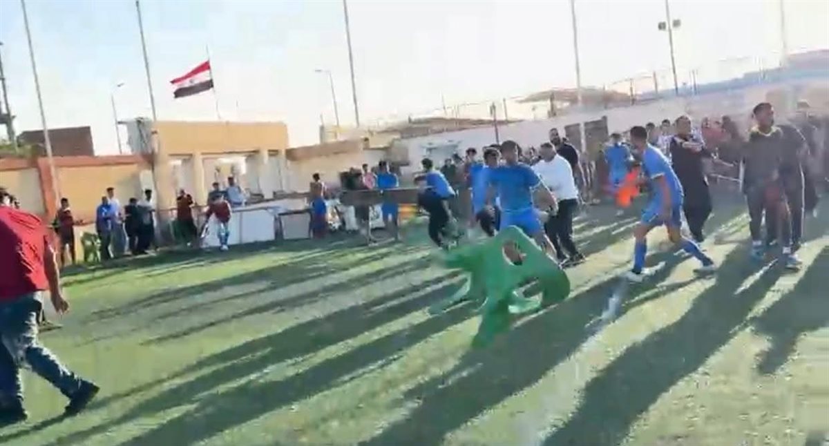 أثناء الاعتداء على لاعبي المدينة المنورة بالأقصر