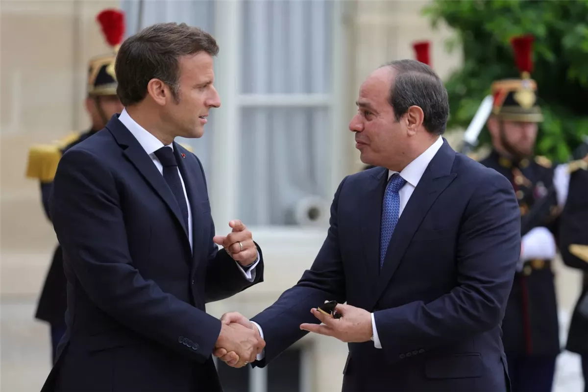 <strong>ماكرون والسيسي</strong>