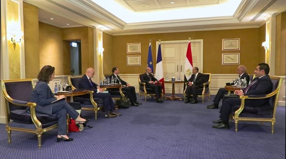 <strong>وزير الخارجية ونظيره الفرنسي يبحثان العلاقات الثنائية ومستجدات الأوضاع الإقليمية</strong>