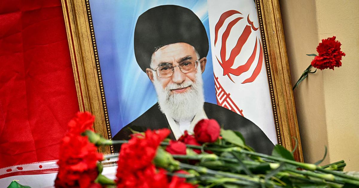 <strong>علي خامنئي</strong>